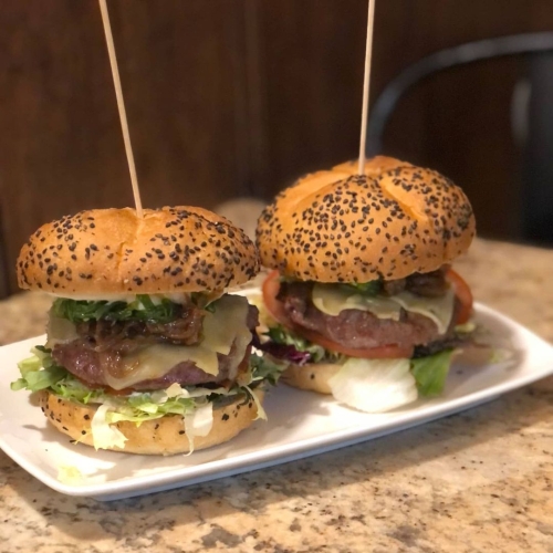 Diumenge de El Calamar a casa teva Amb qui compartiries una Burger? 