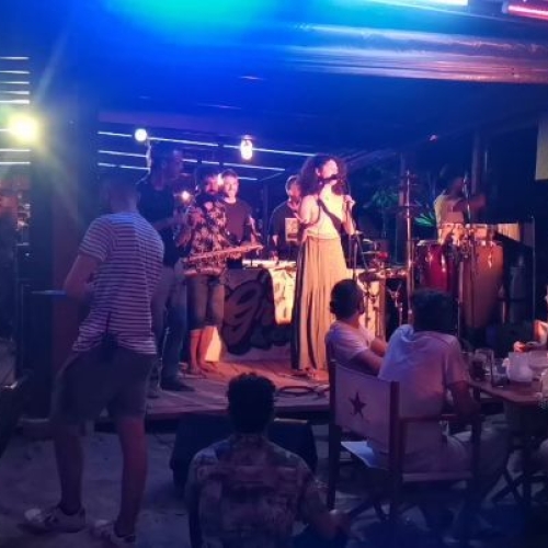 The Groov' & Sounds format banda a @calamarprat@groovandso 