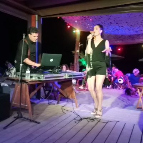 En estos momentos @rosantique & @groovy_joy Todos los jueves "Le T 