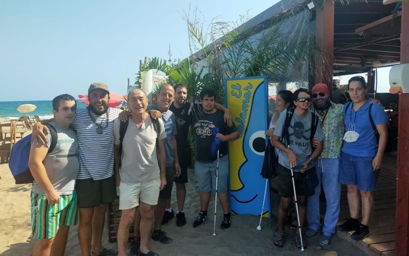 Hoy nos ha visitado el equipo de la ONCE, de Barcelona, de fútbol sala pa 