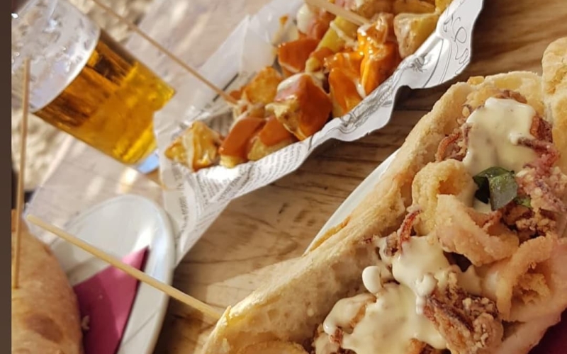 Bon diumenge, calamares!!Os recordamos dos cositas: La cocina no cierra al 