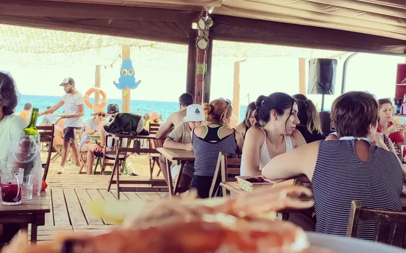 Bon dia, calamares!!Avui dijous, paella de dia i Le Tropical de nit 
