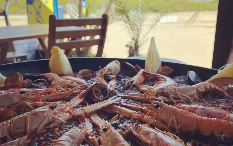Hola, calamares!Los jueves tenemos la oferta de plato de paella de marisco 